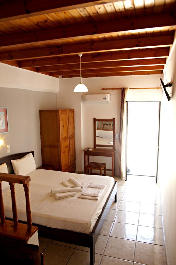 Madares Hotel Loutrón Luaran gambar