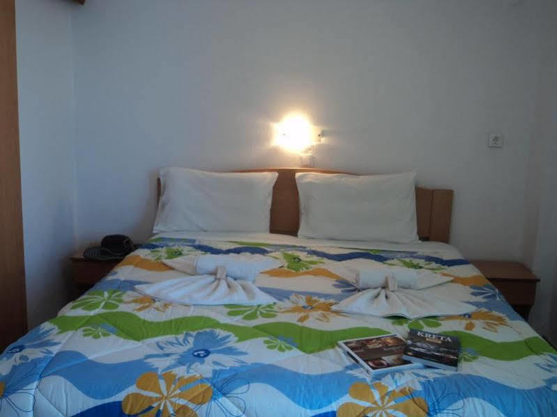 Madares Hotel Loutrón Luaran gambar